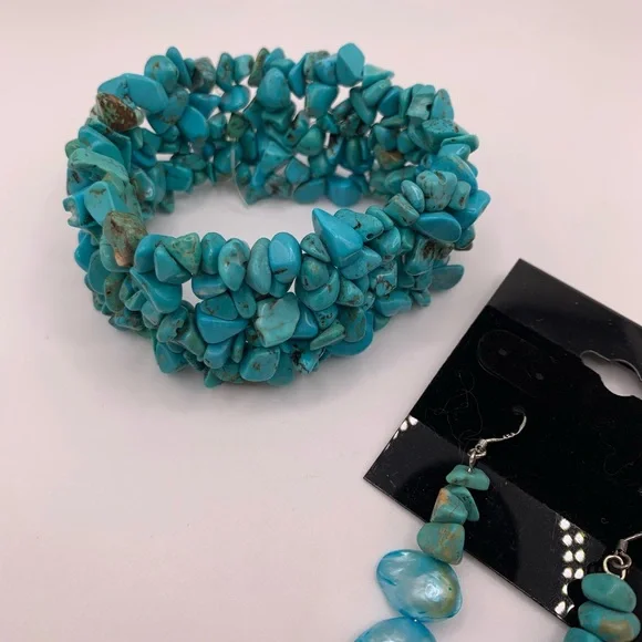 Vintage turquoise stretch bracelet with matching earrings - Picture 3 of 6